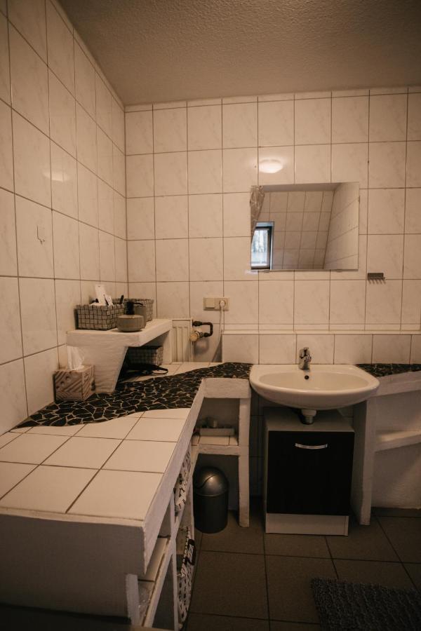 Eigenes Maisonettehaus In Idyllischer Lage Mit Balkon, Nahe Messe, 24H Self-Check In, Gratis Parken شفاباخ المظهر الخارجي الصورة